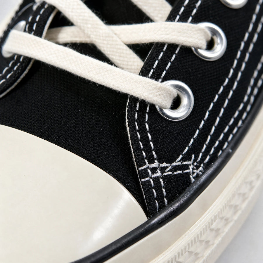 Baskets Toile Basses Lacets avec Bout Rond Caoutchouc - close-up détail matière