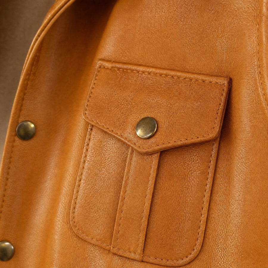 Gilet Tendance en Cuir Vintage Mode Homme - close-up détail matière