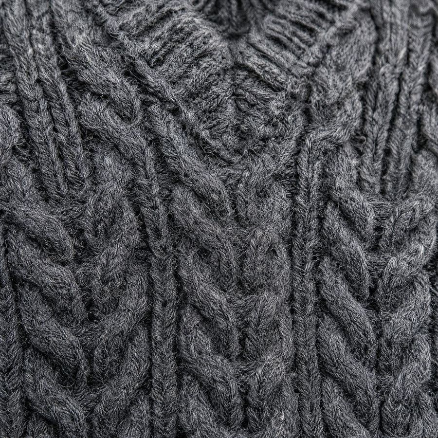 Gilet tricoté à col en V pour homme vintage - close-up détail matière