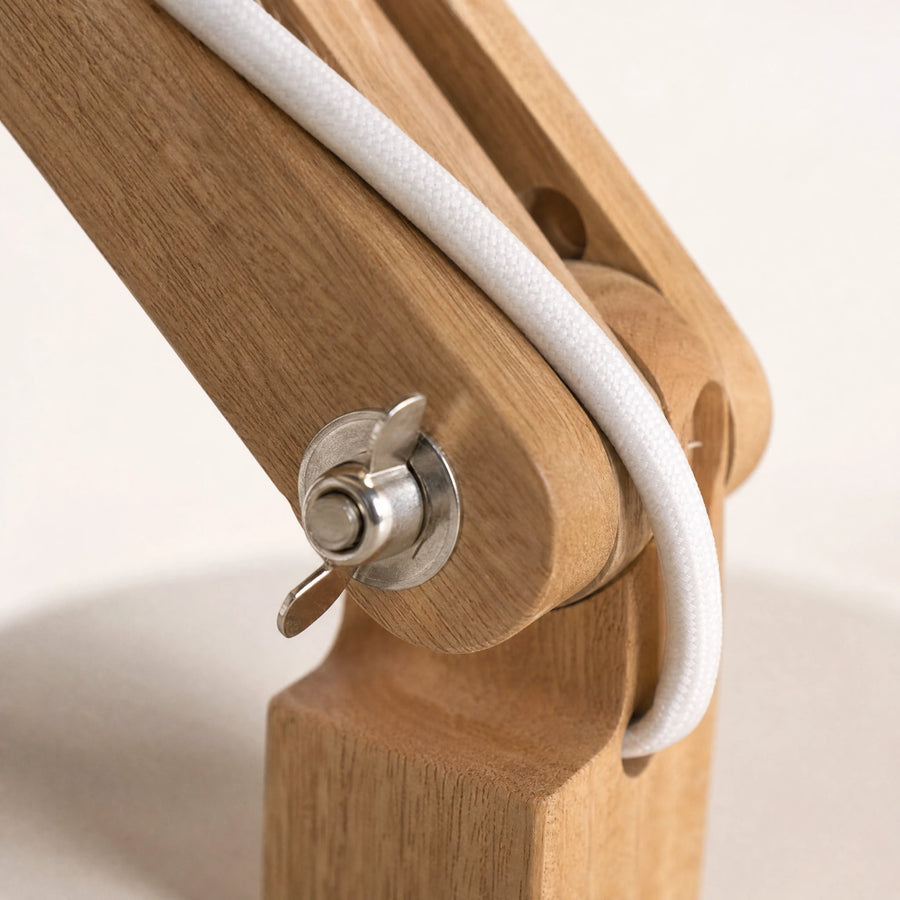 Lampe de Bureau Articulée Bois et Métal - close-up détail matière