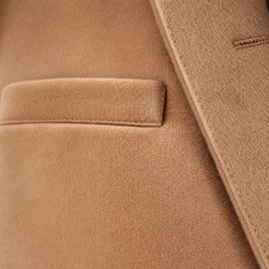 Manteau mi-long de couleur unie à revers cranté vintage - close-up détail matière