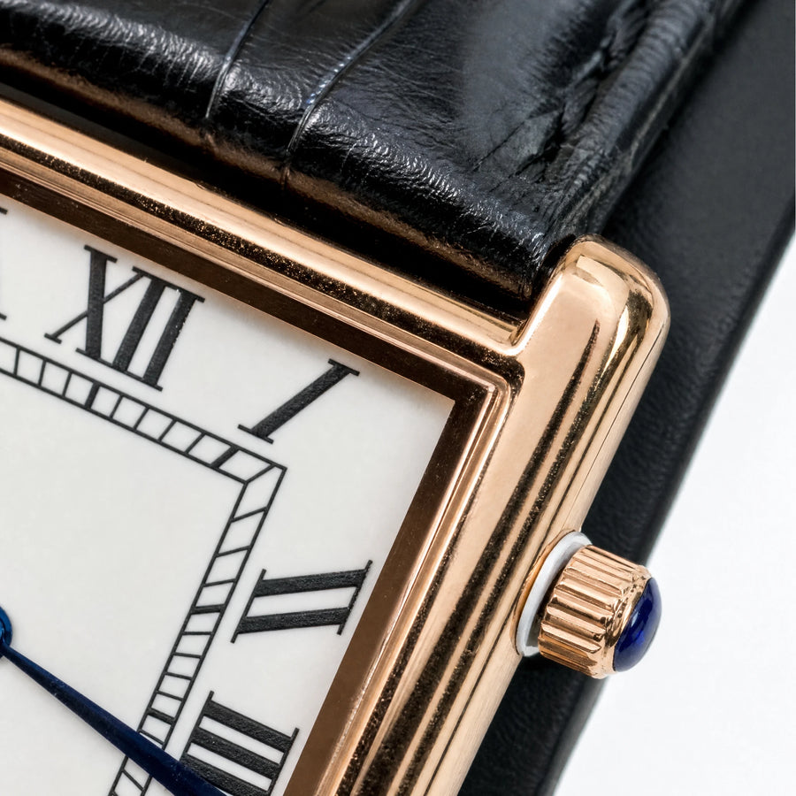 Montre Rectangulaire Homme Cadran Blanc et Bracelet Cuir - close-up détail matière