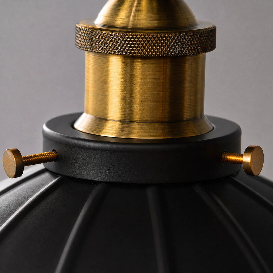Plafonnier Vintage Industriel à Abat-Jour Ondulé - close-up détail matière