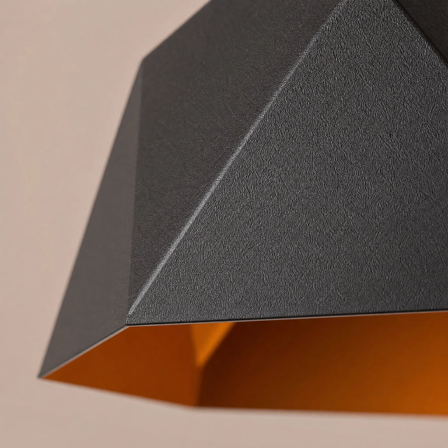 Suspension Géométrique Noire Intérieur Orangé 25cm - close-up détail matière