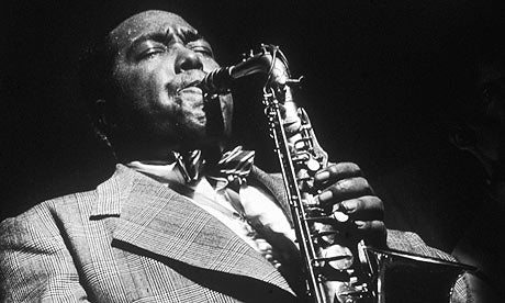 Charlie Parker: el ícono del jazz y su eterna influencia en la moda vintage