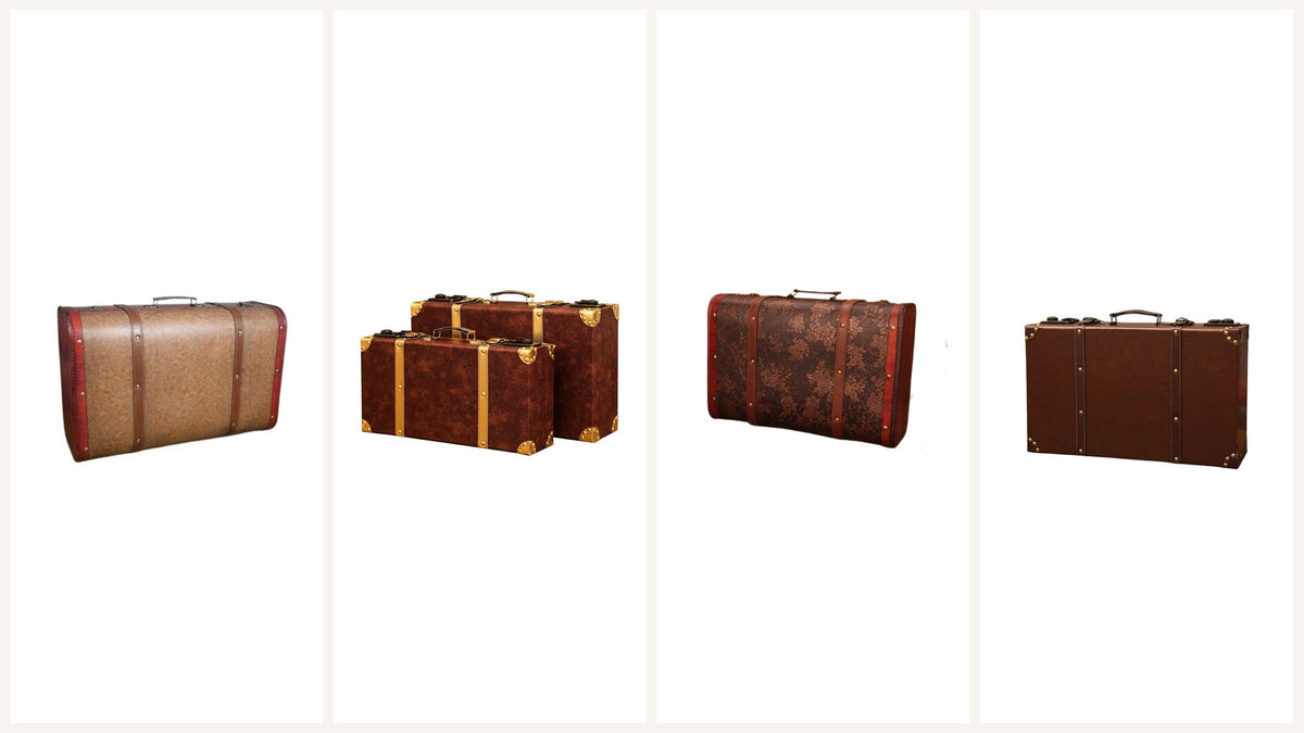 Quatre valises rétro brunes aux finitions lisses, texturées et fleuries