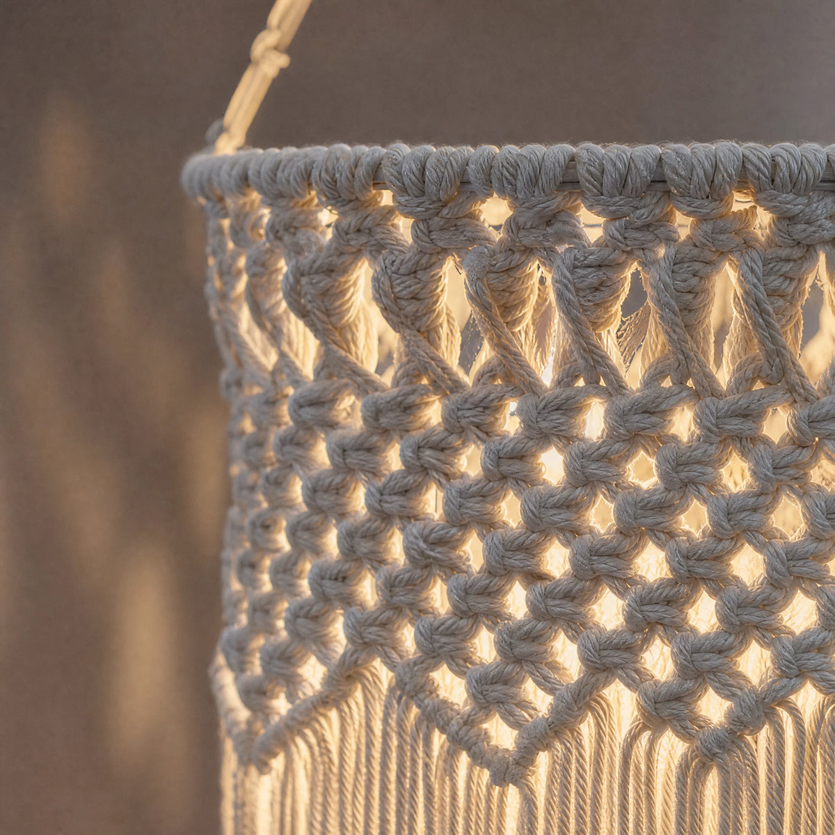 Abat-Jour Macramé Suspendu avec Franges Bohème - close-up détail matière