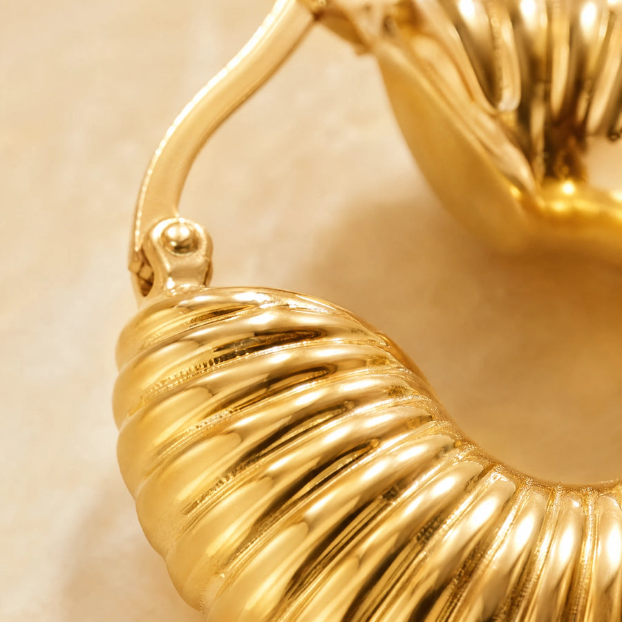 Boucle D’oreille Année 80 Tendance - close-up détail matière