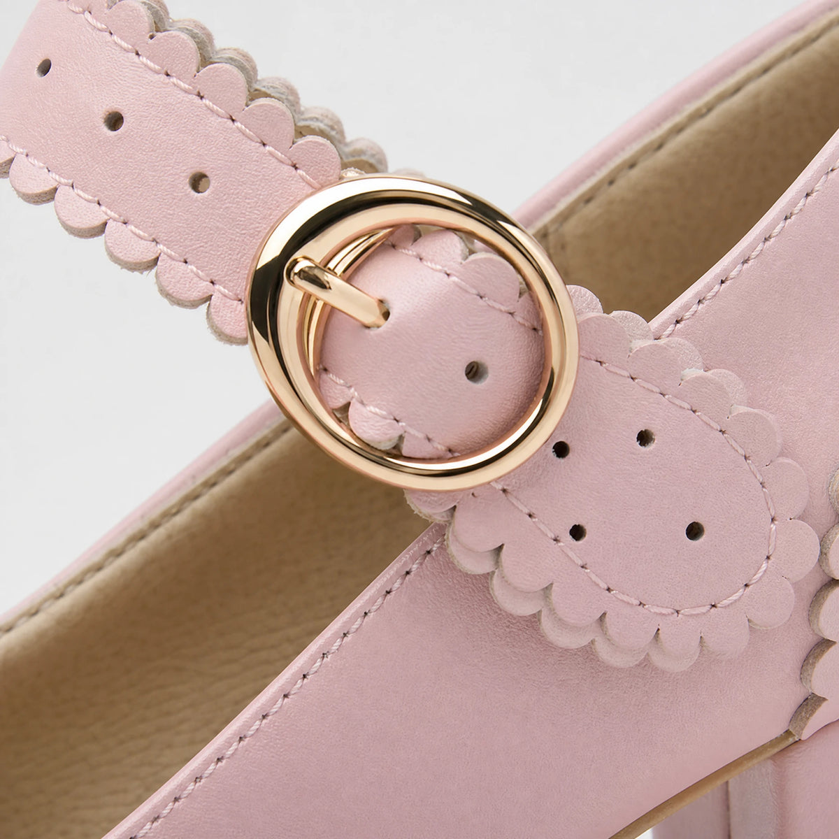 Chaussures Année 80 Escarpins Petits Talons Roses - close-up détail matière
