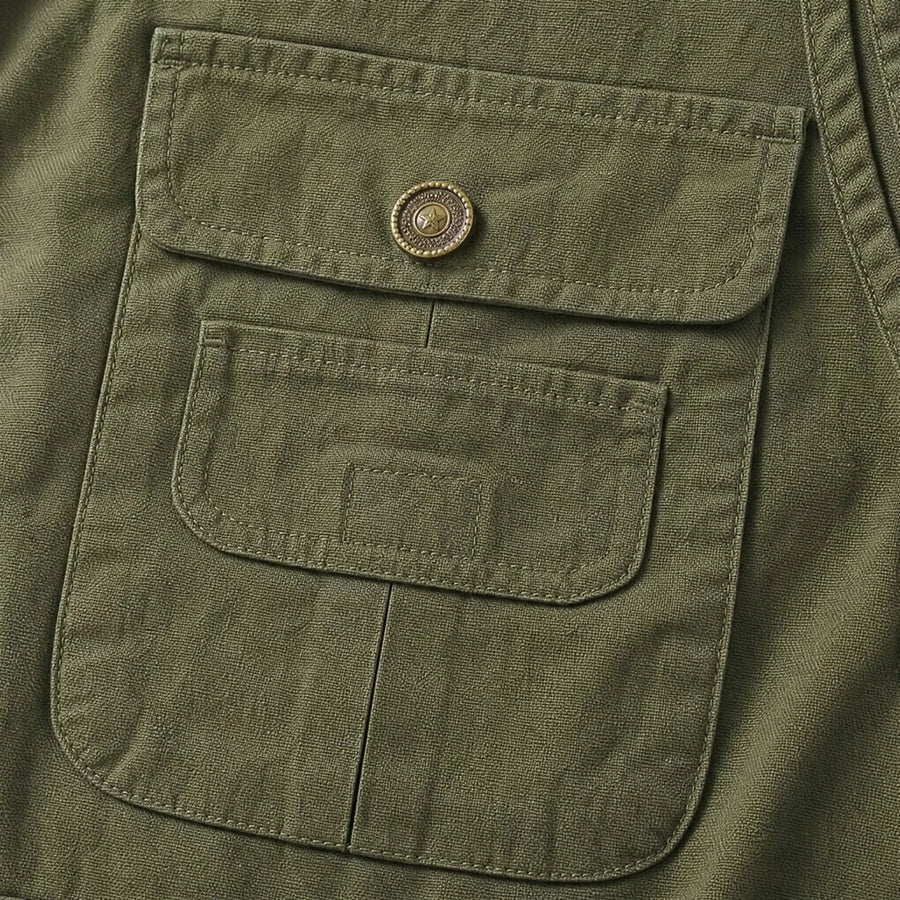 Gilet cargo ample multi-poches rétro couleur unie - close-up détail matière