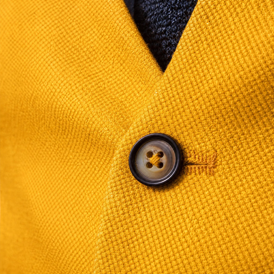 Gilet de costume couleur jaune vintage - close-up détail matière