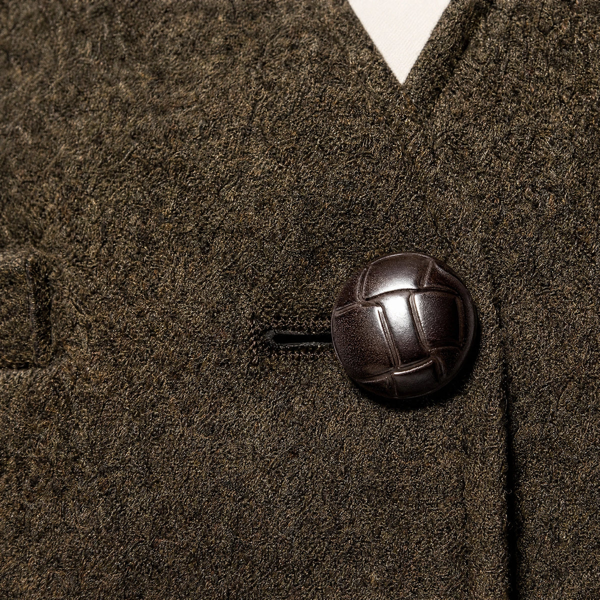 Gilet de costume vintage à col en V à chevrons - close-up détail matière