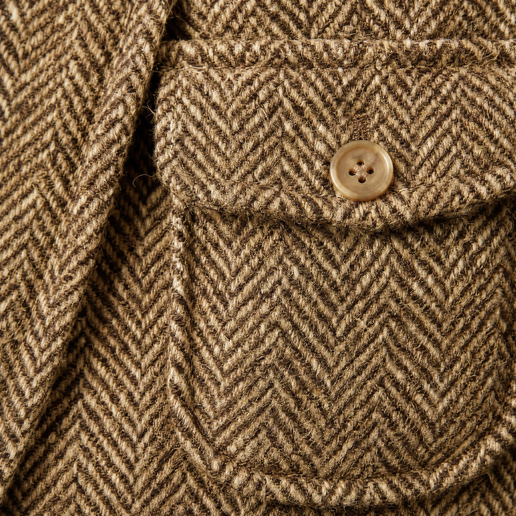Gilet en tweed à boutonnage simple et col en V - close-up détail matière