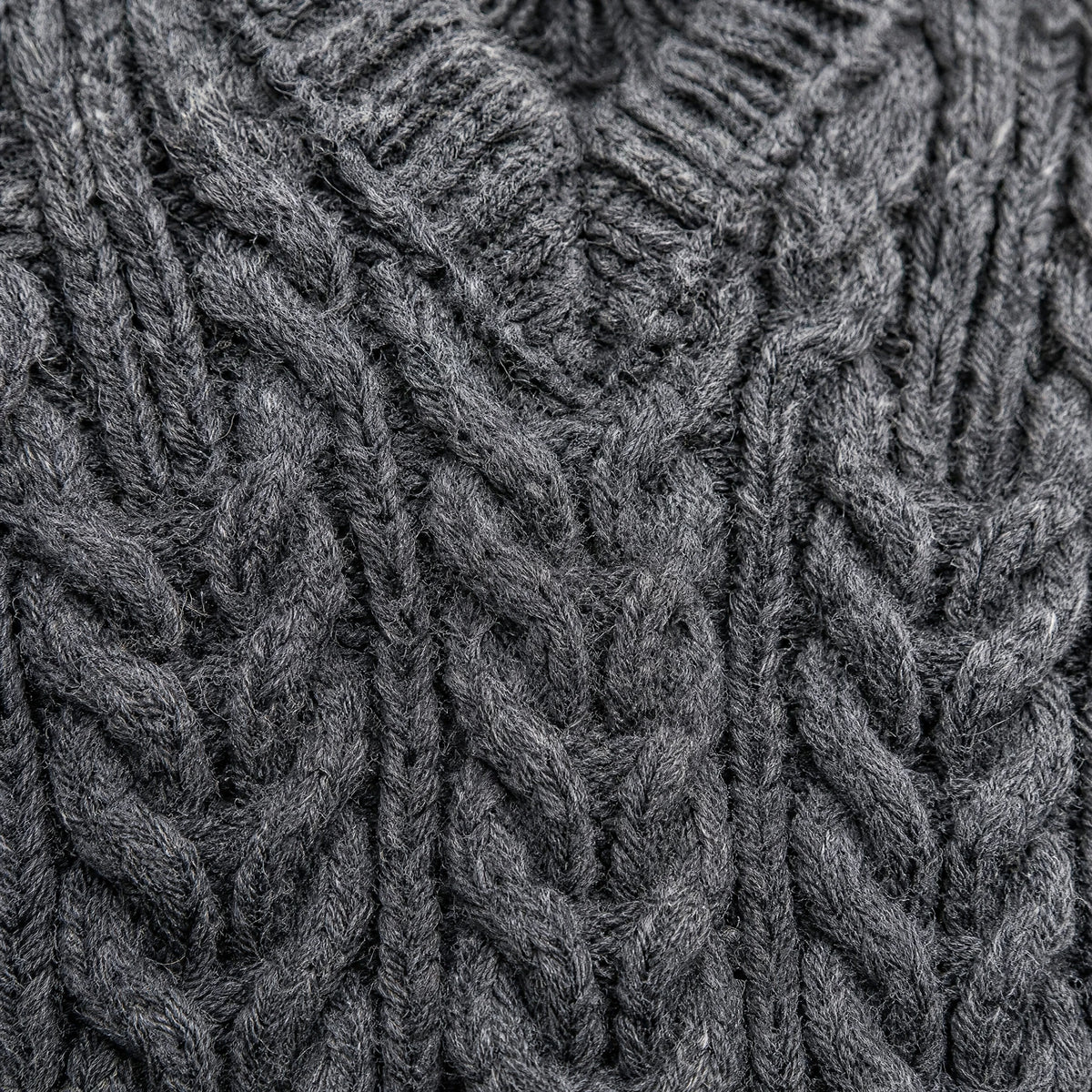 Gilet tricoté à col en V pour homme vintage - close-up détail matière