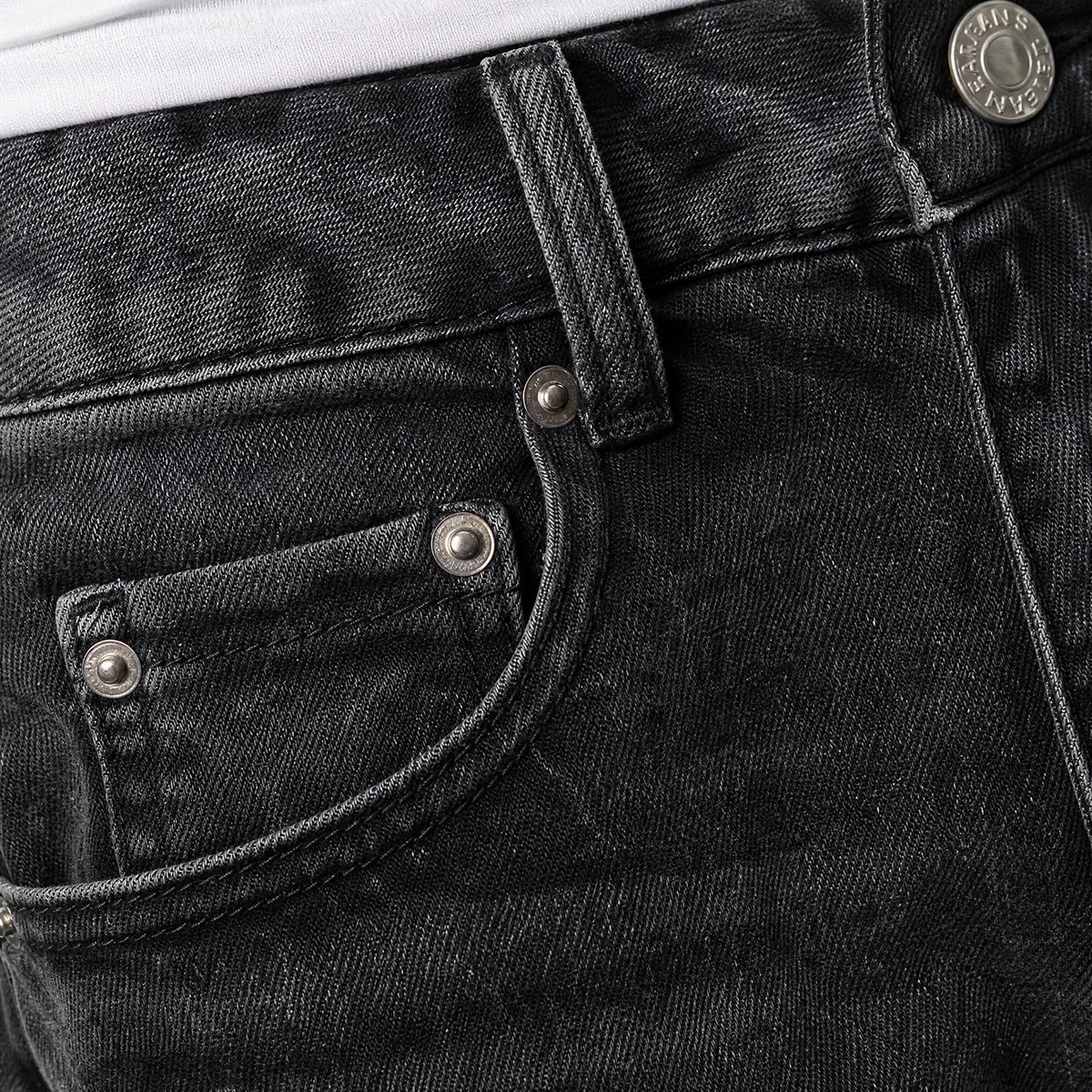 Jean droit décontracté chic vintage - close-up détail matière