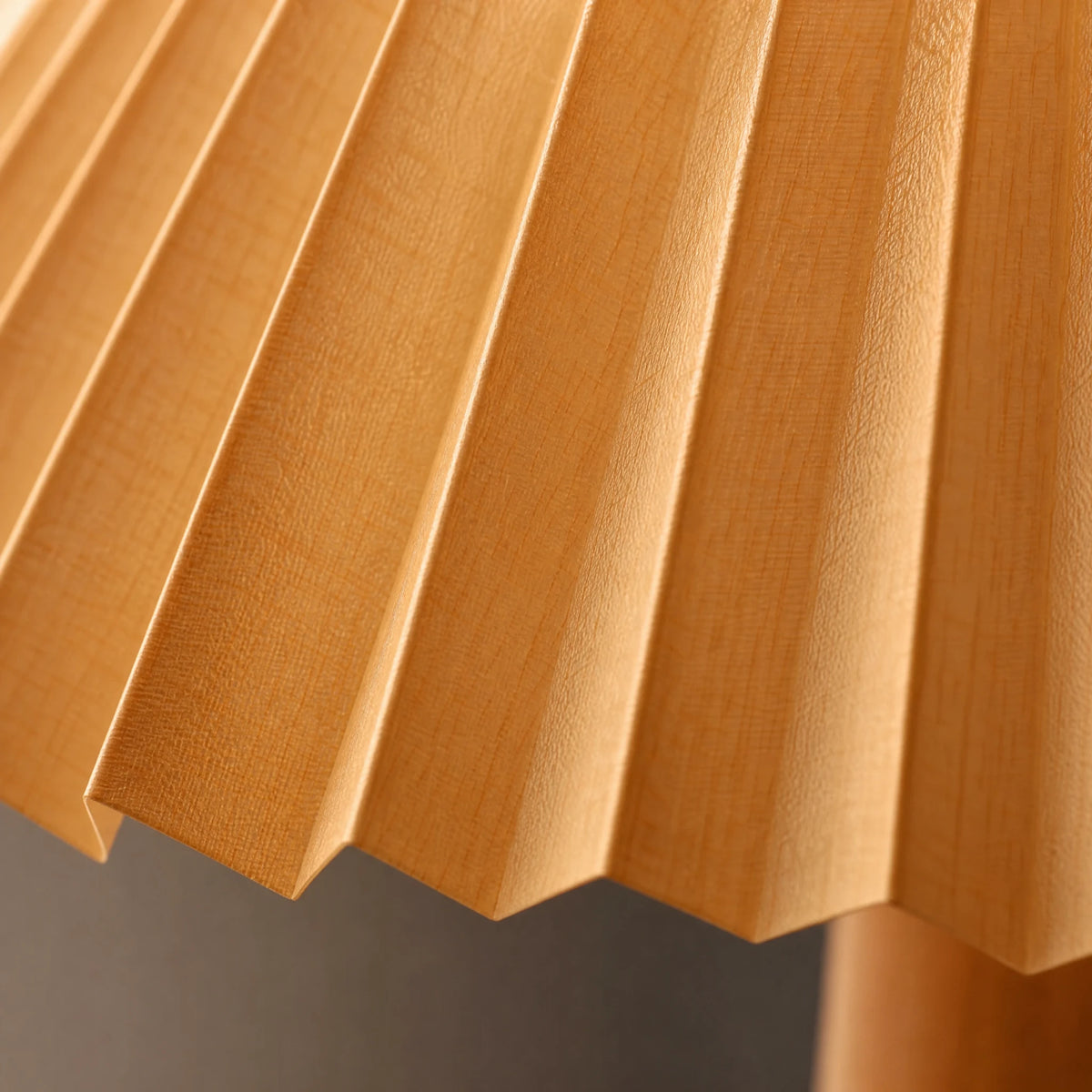 Lampe de Chevet Bois avec Abat-Jour Plissé Naturel - close-up détail matière