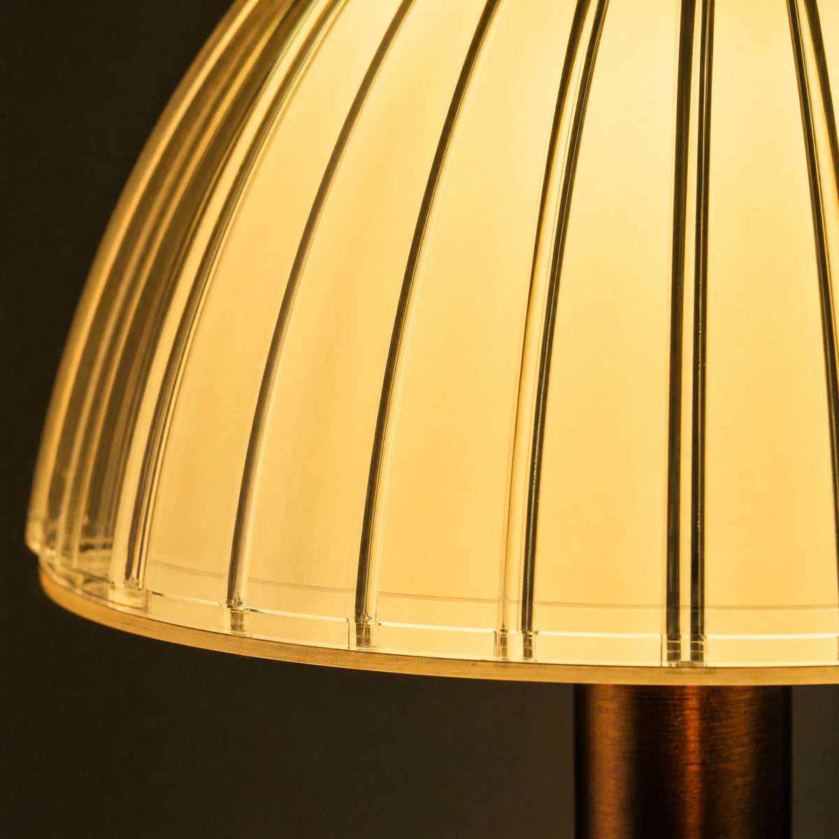 Lampe de Table Vintage Abat-jour Plissé Bronze - close-up détail matière