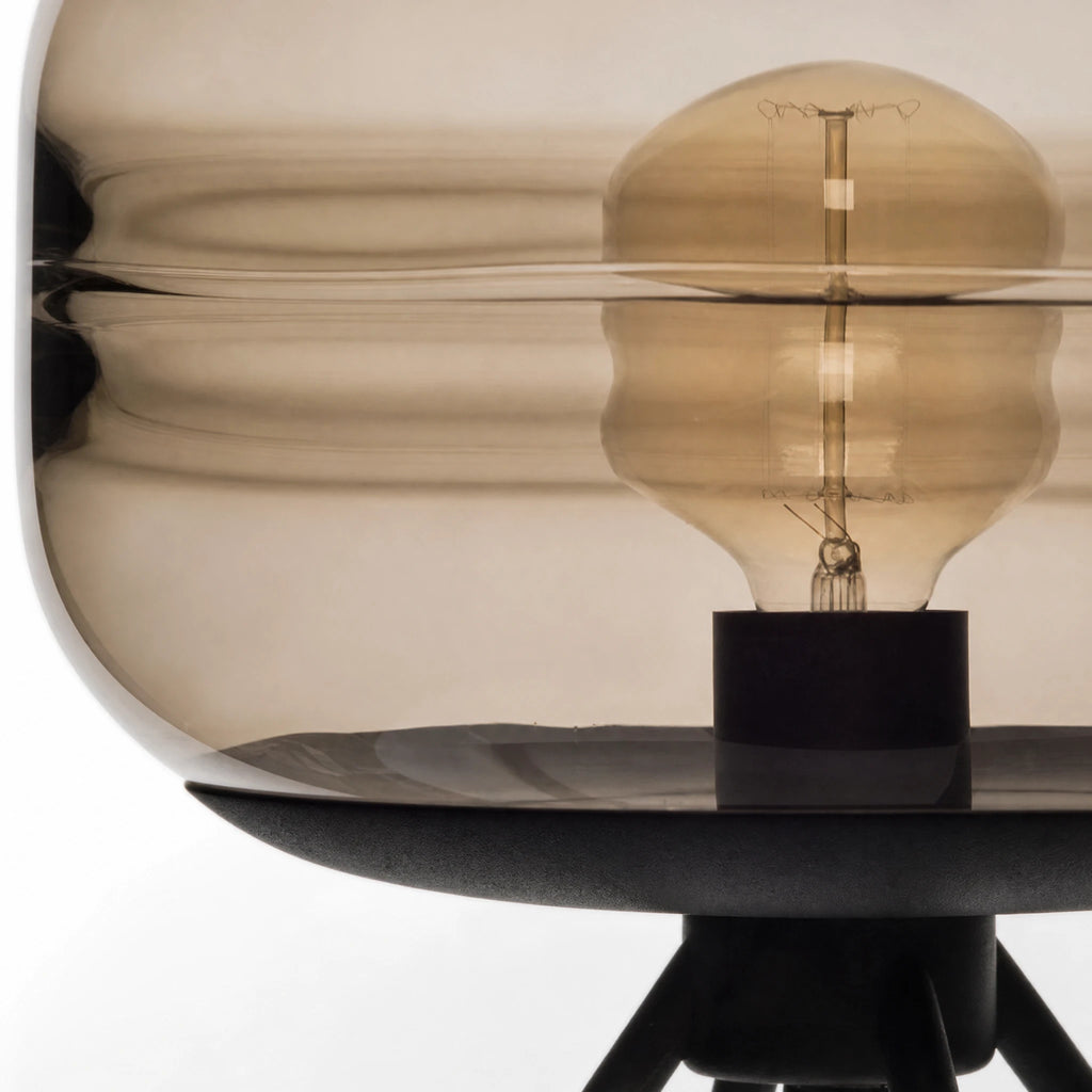 Lampe Vintage à Poser en Verre Soufflé et Trépied Noir - close-up détail matière