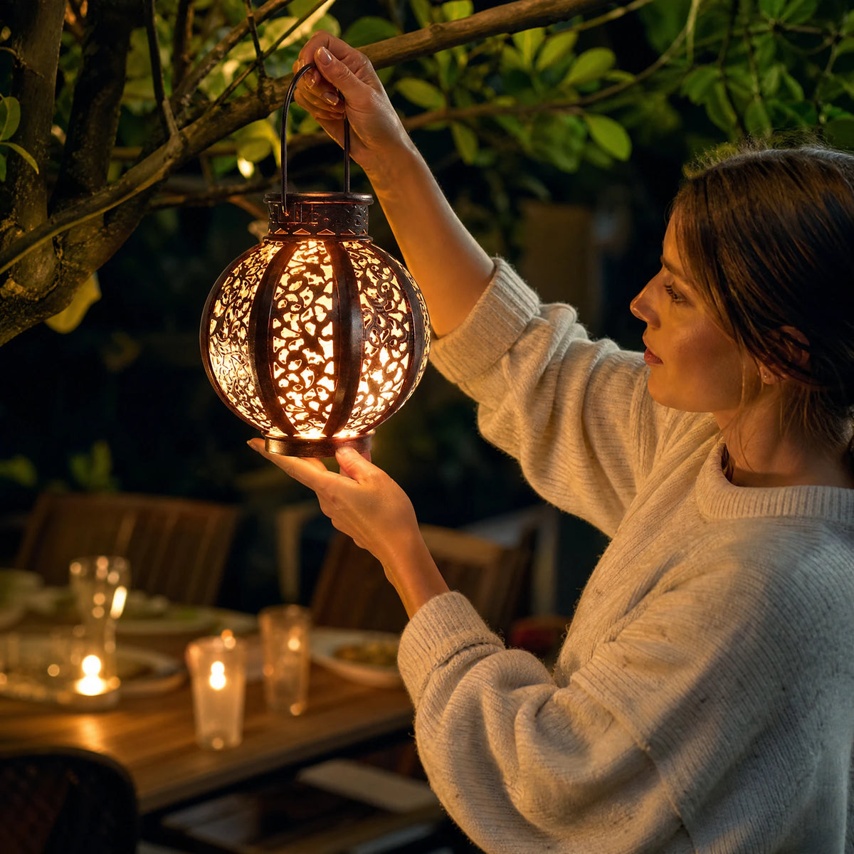 Lanterne Solaire Décorative Ajourée pour Jardin - Utilisation GLOBALE