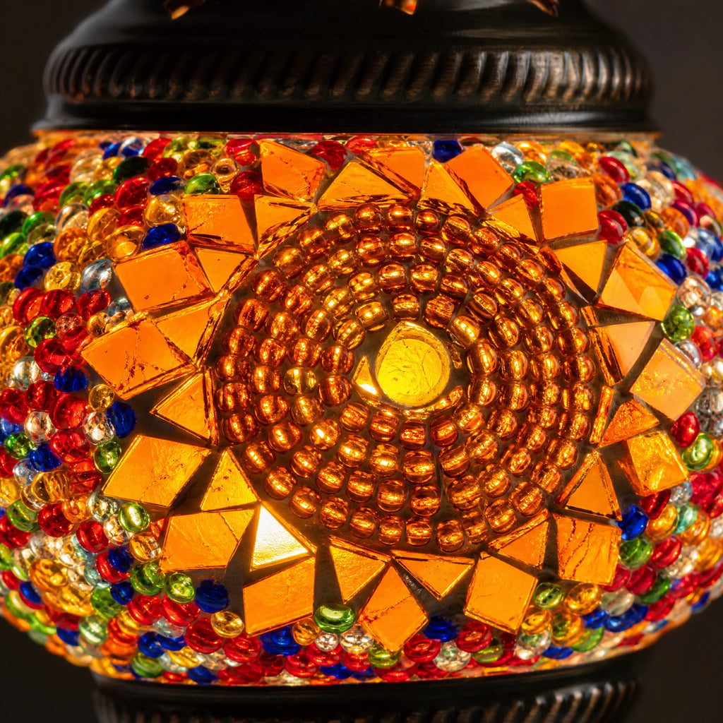 Lustre Mosaïque Orientale en Verre Multicolore Suspendu - close-up détail matière
