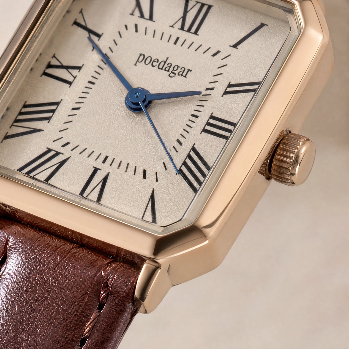 Montre rectangulaire Année 80 Femme - close-up détail matière
