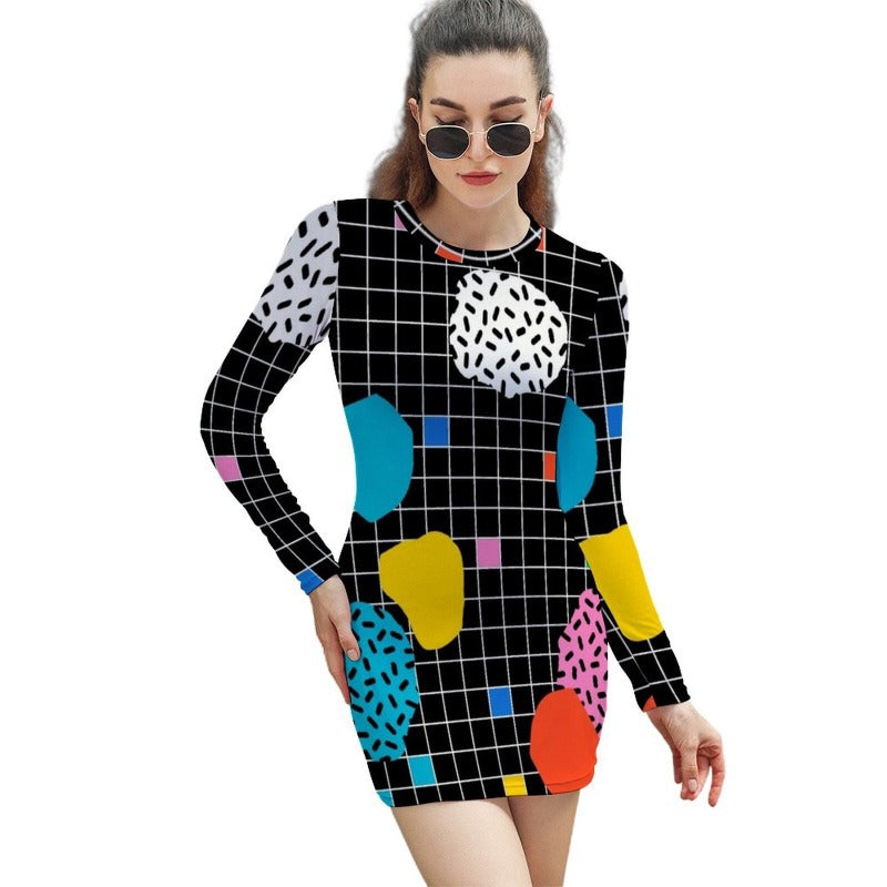 Robe a carreaux annees 80 portee par une mannequin Imagen