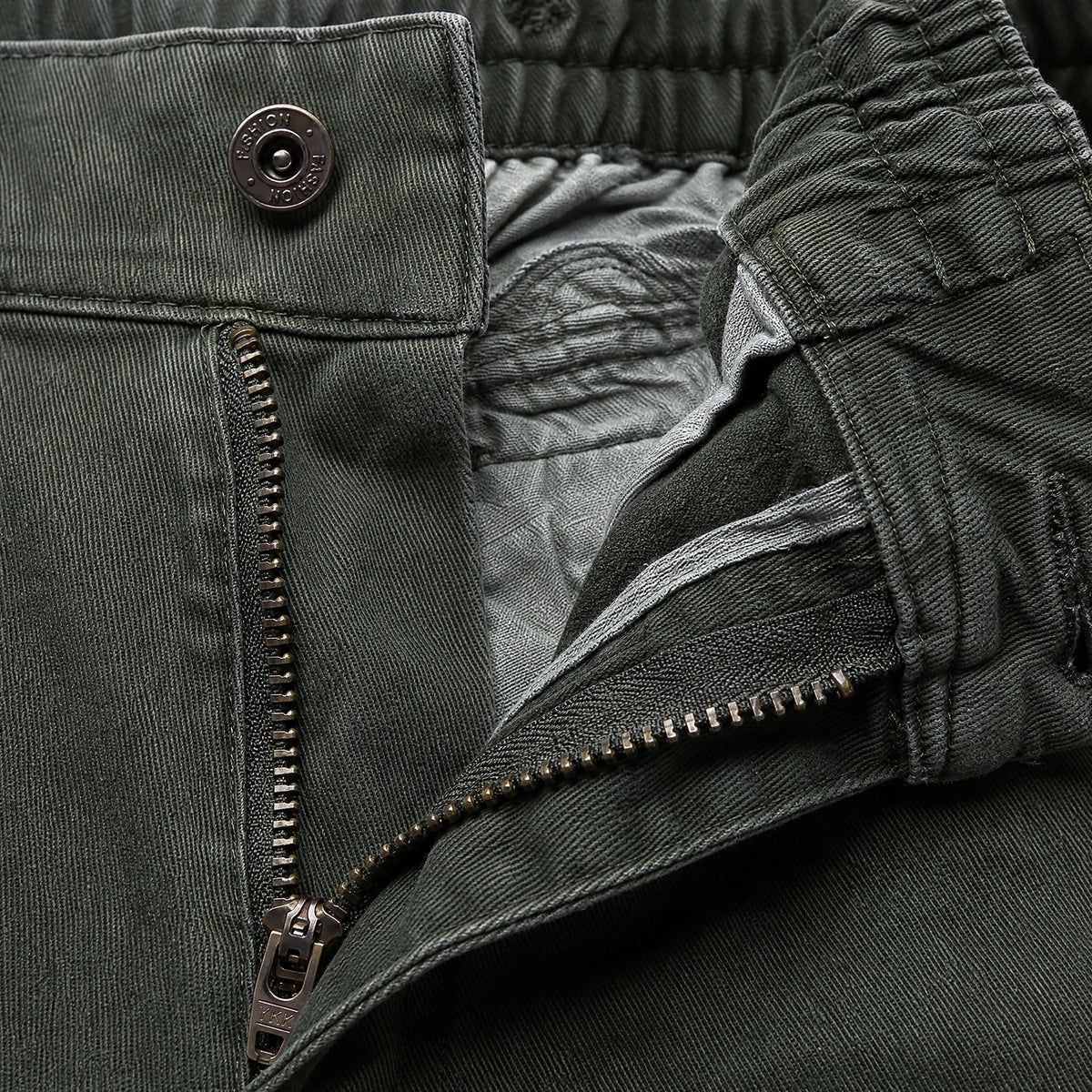 Pantalon cargo vintage taille normale - close-up détail matière