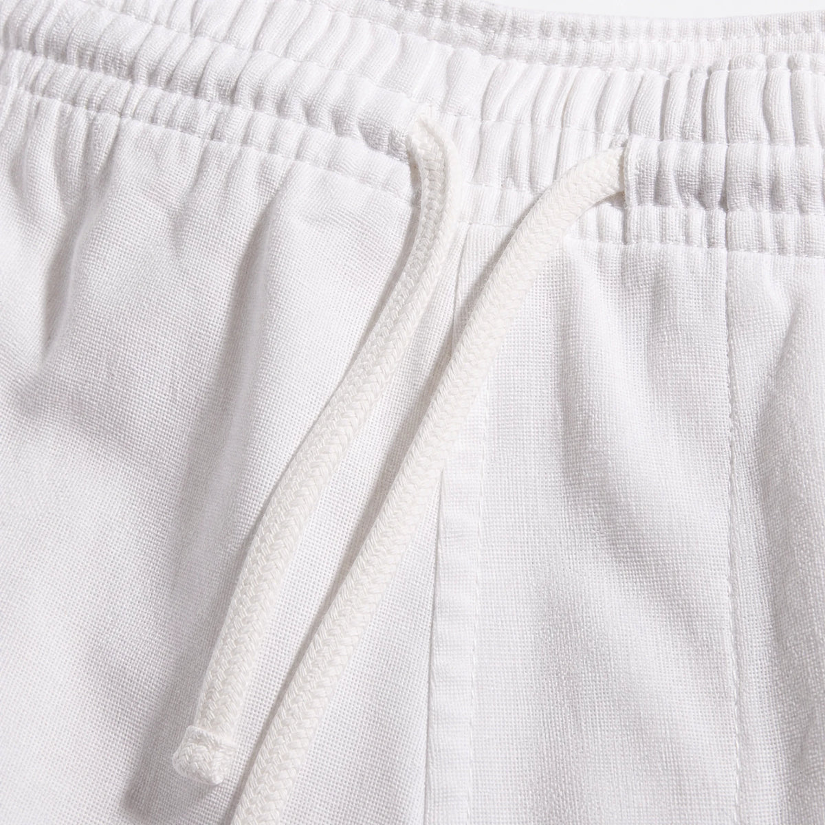 Pantalon vintage de couleur unie tendance - close-up détail matière