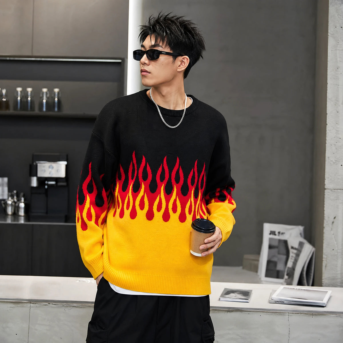 Pull Motif Flammes Bicolore Noir et Jaune - Utilisation GLOBALE