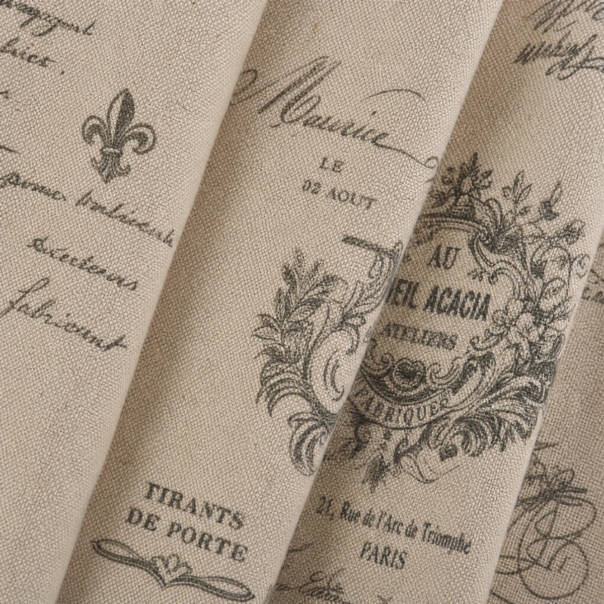 Rideau Vintage à Motifs Calligraphie et Timbres Anciens - close-up détail matière