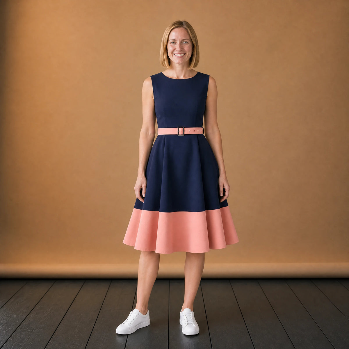 Robe Années 80 Bicolore avec Ceinture Assortie - VETEMENT Studio FEMME