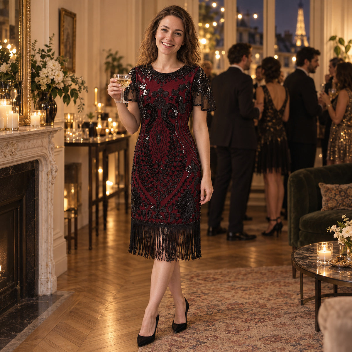 Femme portant la robe style charleston à sequins et franges avec l'ensemble d'accessoires lors d'un mariage Imagen