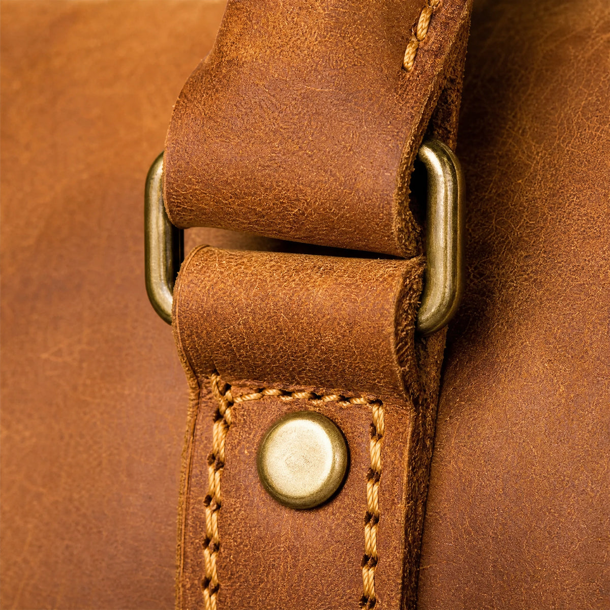 Sac de Sport Cuir Homme Vintage - close-up détail matière