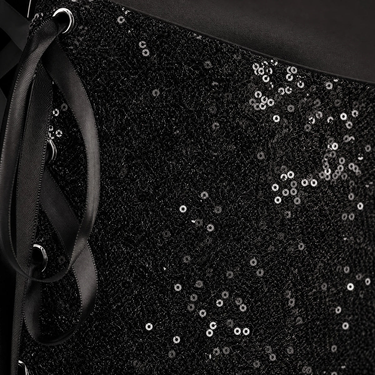 Short paillettes femme à lacets latéraux - close-up détail matière
