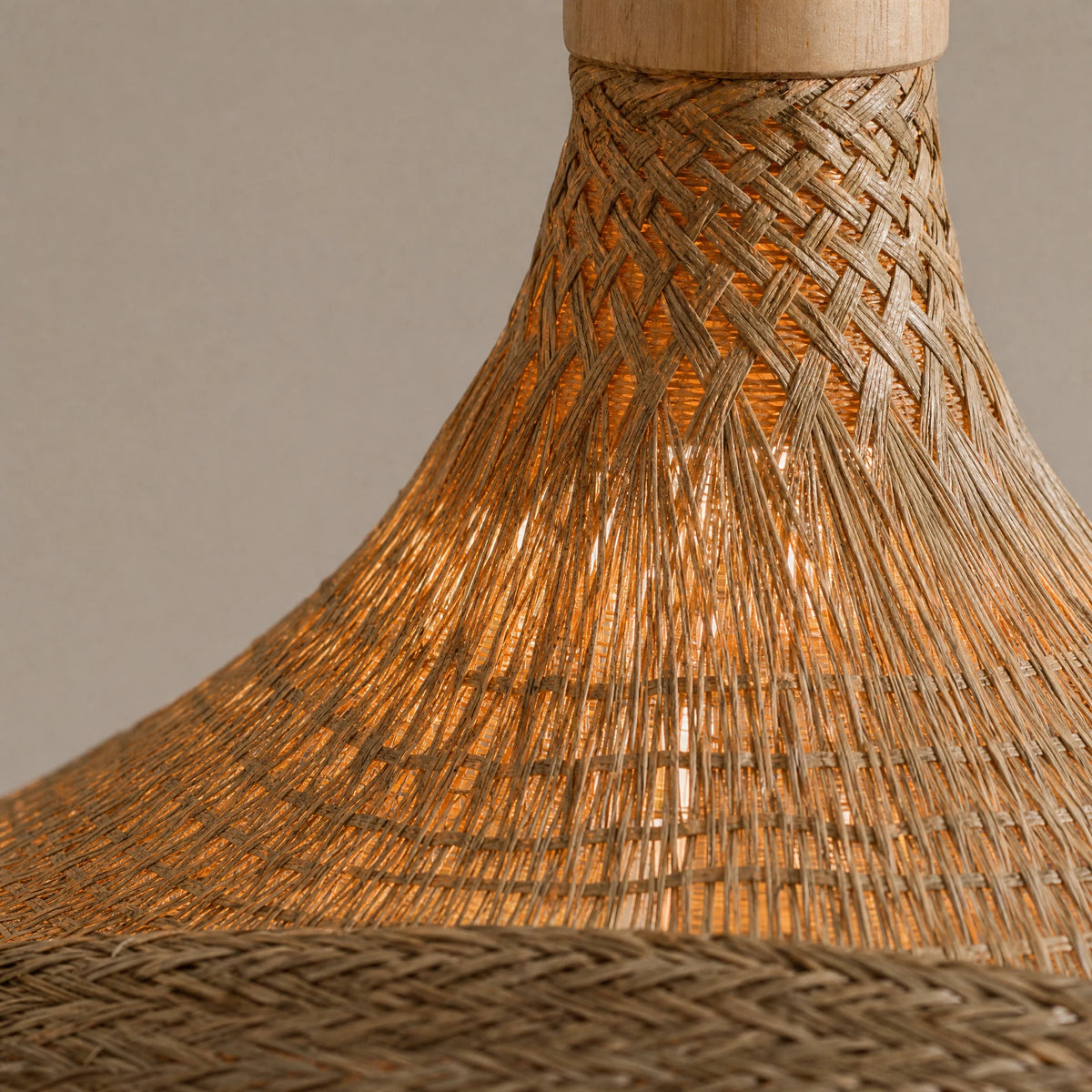 Suspension Bambou Tressé Forme Asymétrique Style Naturel - close-up détail matière
