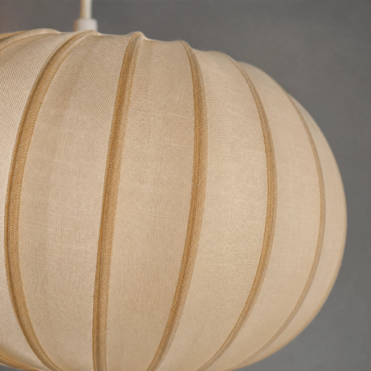 Suspension Bois Scandinave Forme Citrouille Lamelles - close-up détail matière
