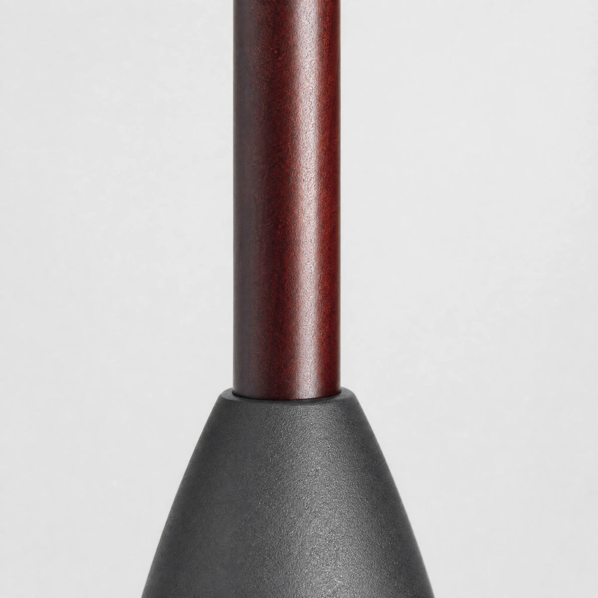 Suspension Design Conique en Aluminium Gris Anthracite - close-up détail matière