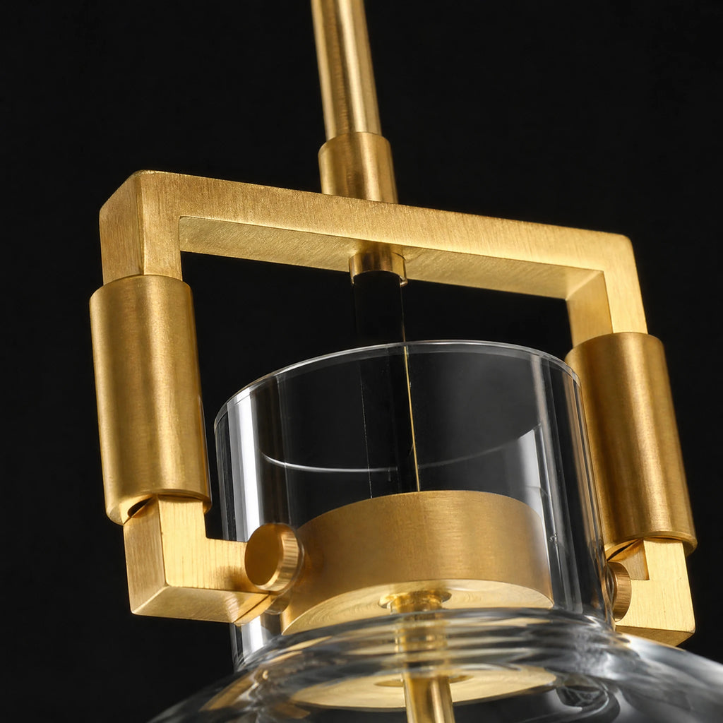 Suspension verre et laiton à formes géométriques variées - close-up détail matière