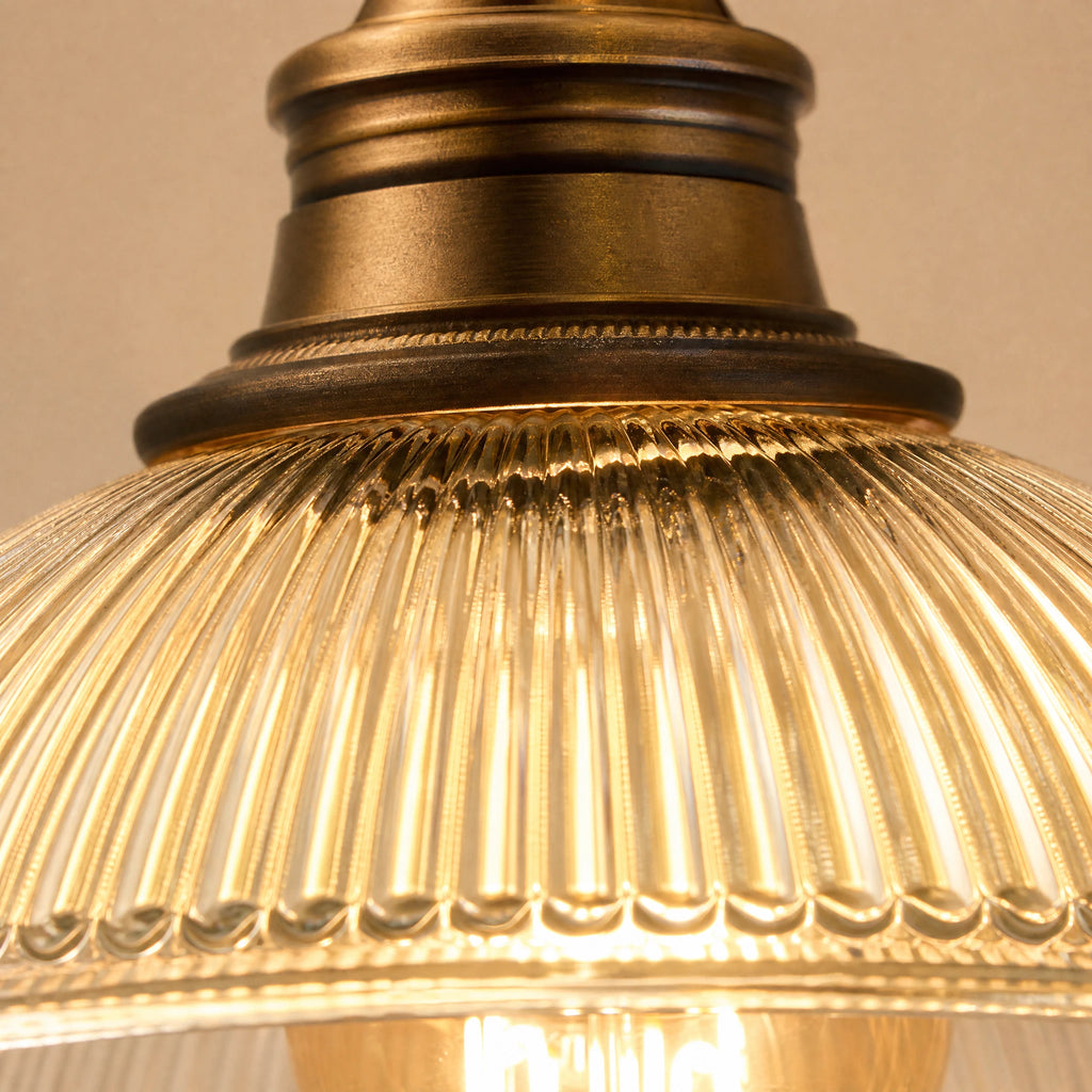 Suspension Verre Strié Abat-Jour Cloche Finition Bronze - close-up détail matière