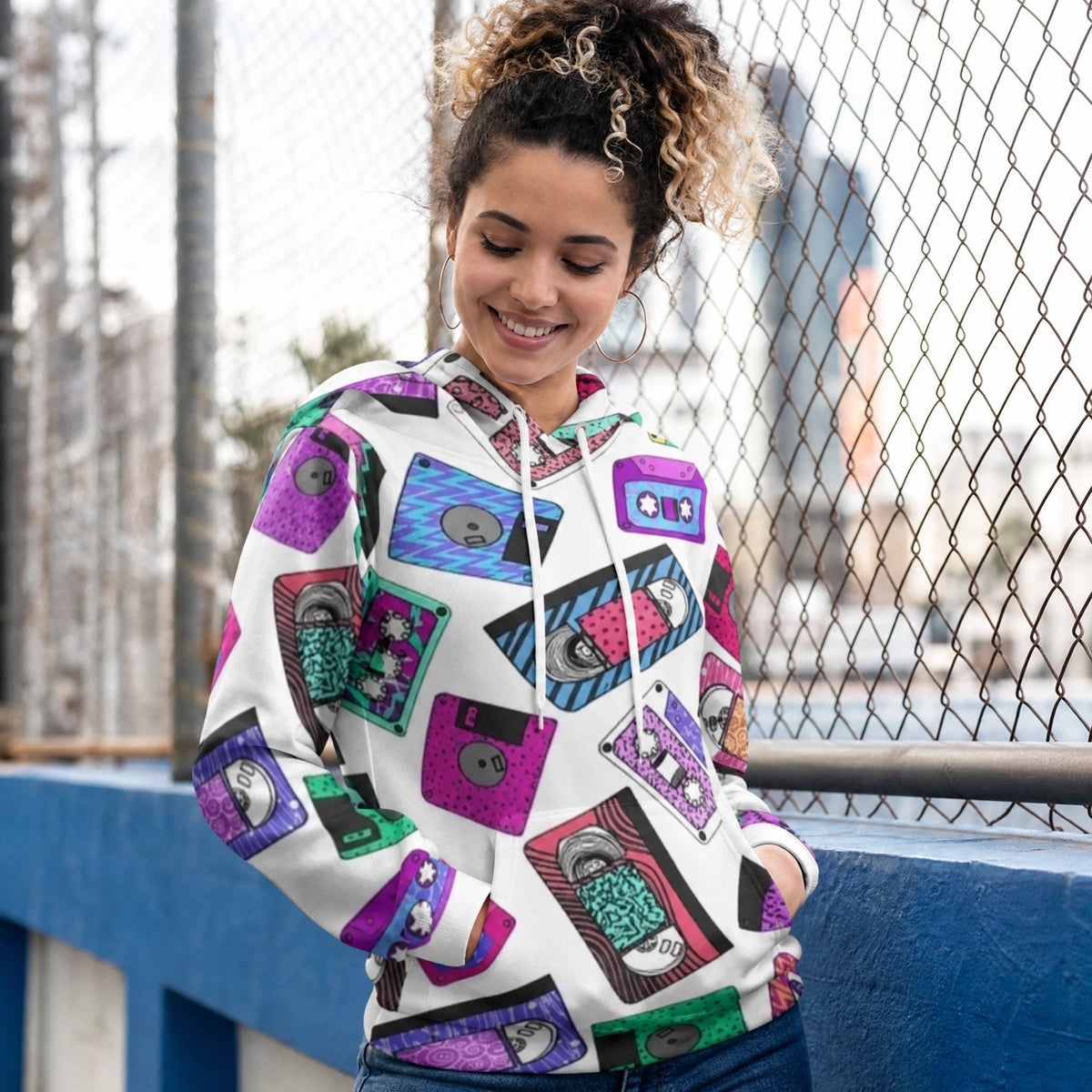 Sweat à capuche années 80 motif cassettes audio et vinyles - Utilisation GLOBALE