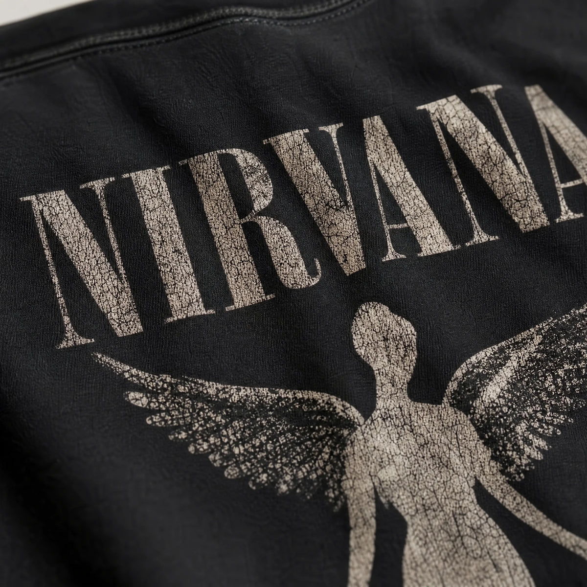 T-shirt vintage Nirvana avec visuel ange années 80 - close-up détail matière