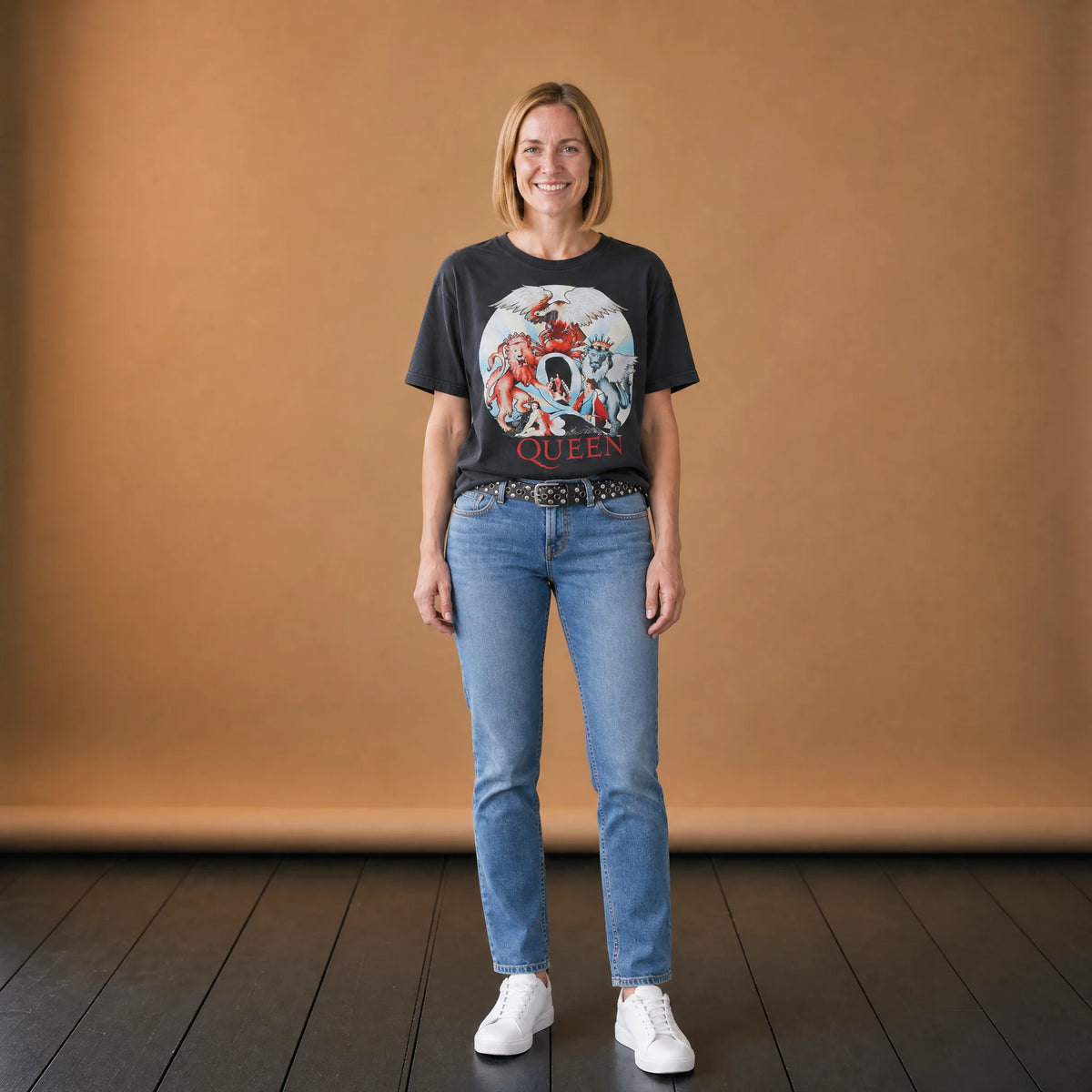 T-shirt Vintage Queen avec Blason des Années 80 - VETEMENT Studio FEMME