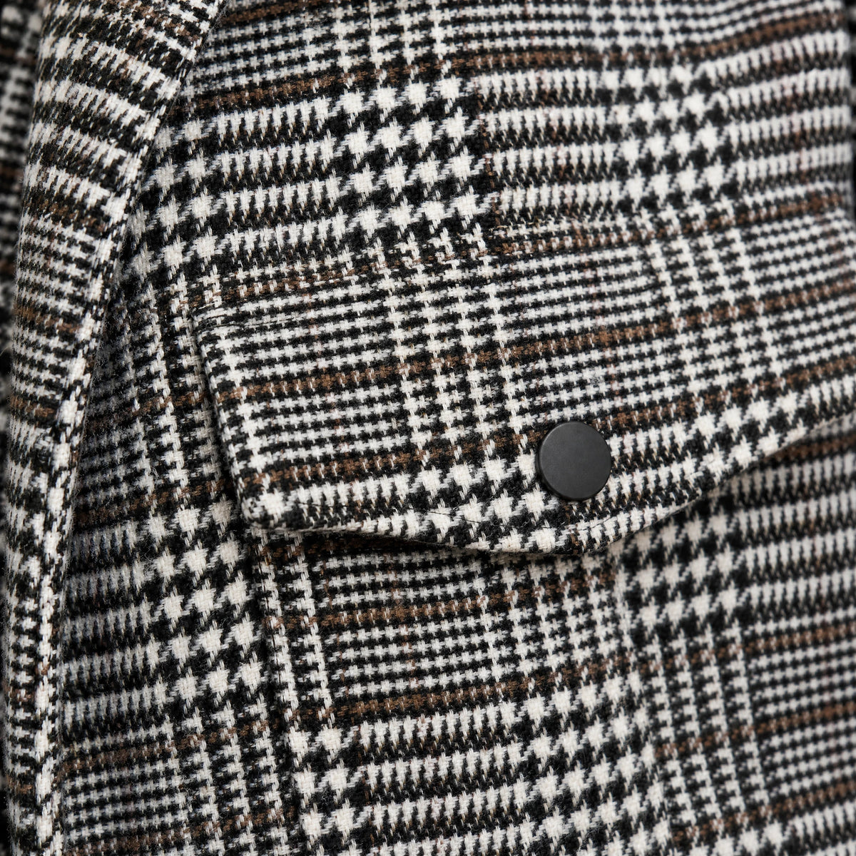 Veste avec poche à carreaux et revers vintage - close-up détail matière