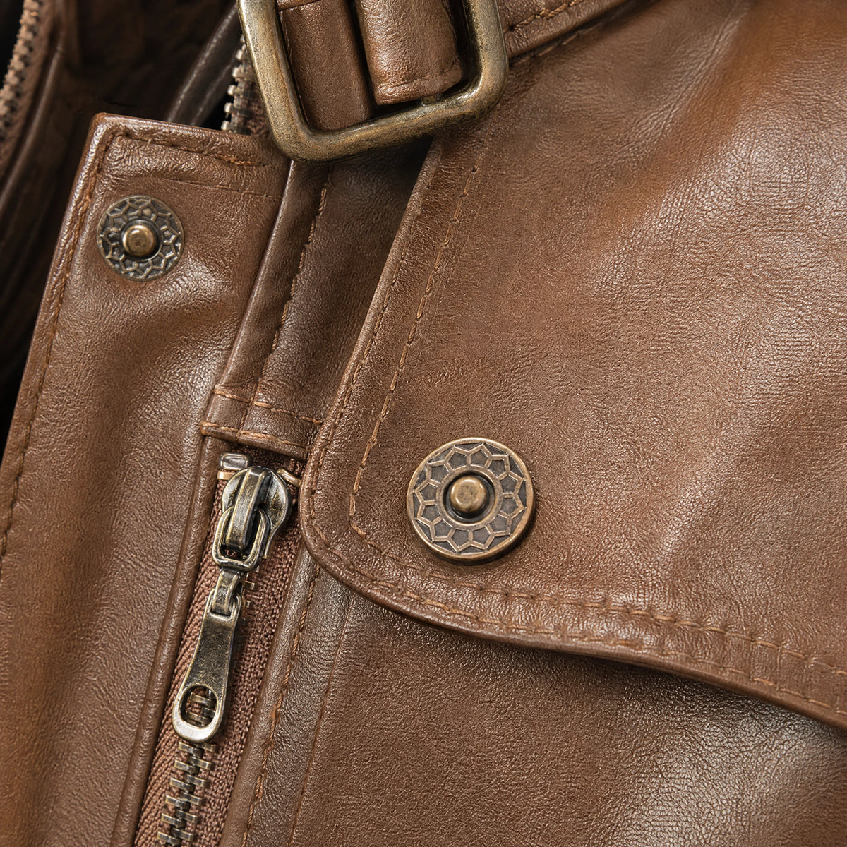 Veste en cuir polaire à col montant vintage - close-up détail matière