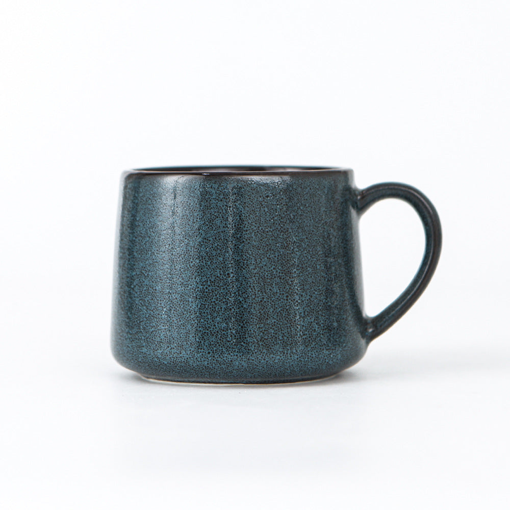tasse-vintage-en-ceramique-emaillee