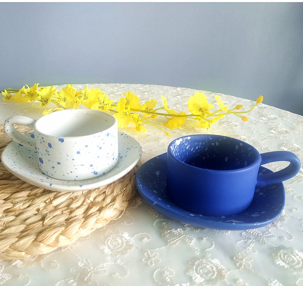 tasse-et-soucoupes-vintage