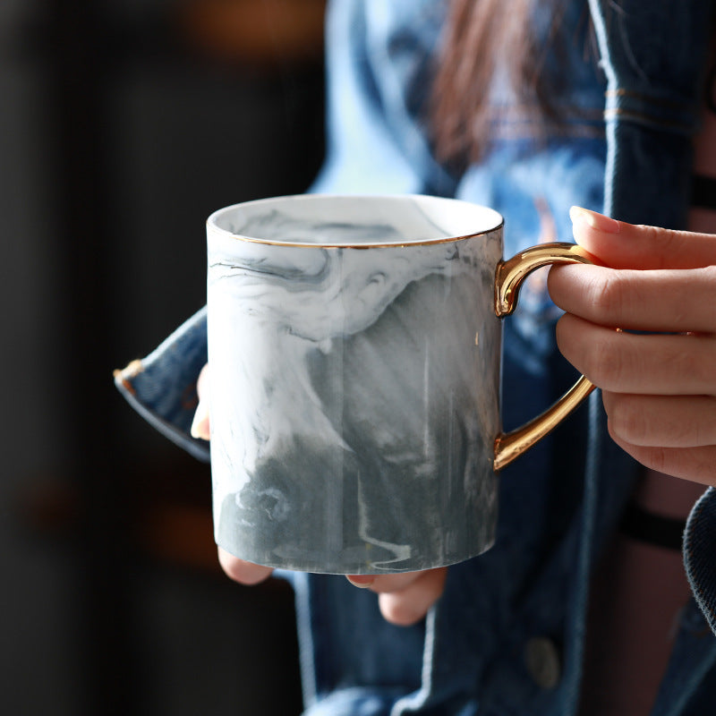 tasse-a-cafe-vintage-en-marbre