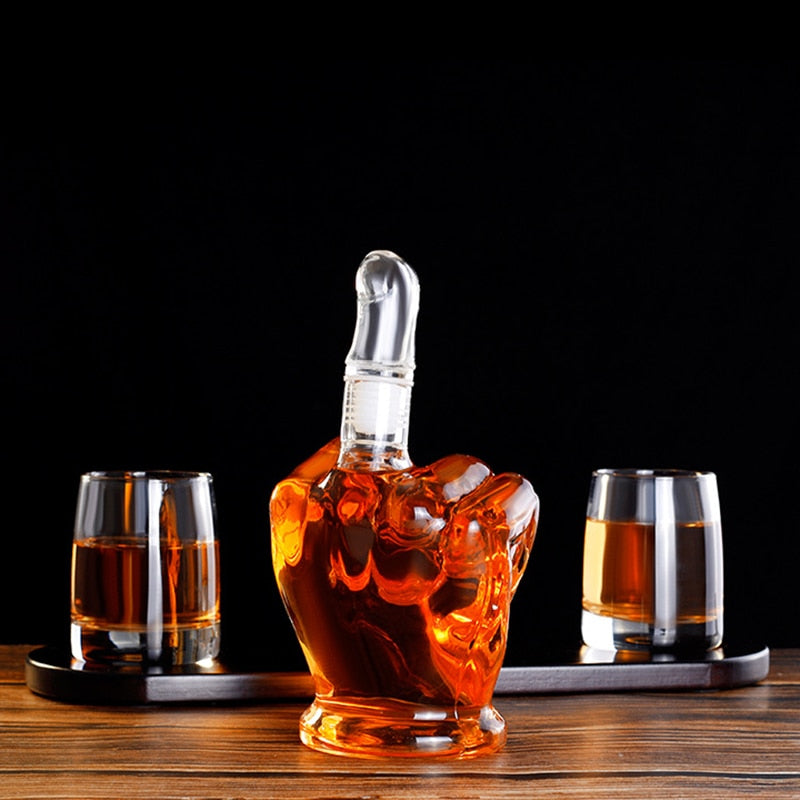 ensemble-de-bouteilles-de-vin-en-verre-artisanal-vintage
