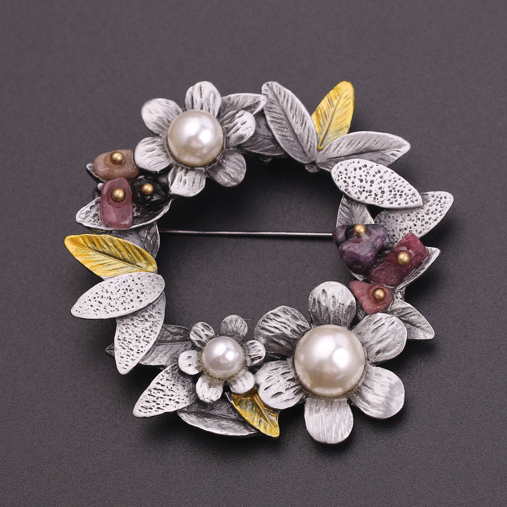 broche-couronne-de-perles-vintage-classique