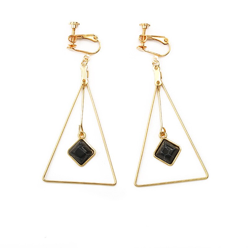 d-oreille-femme-boucle-triangle-des-annees-80